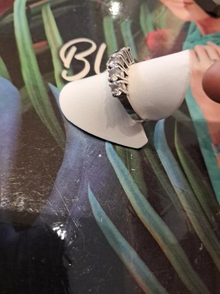 Anillo de plata con circonitas