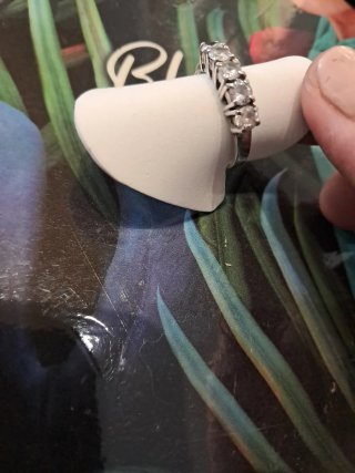 Anillo de plata con circonitas