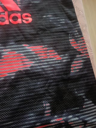 Camiseta Adidas Talla L Negra y Rosa. Top largo.
