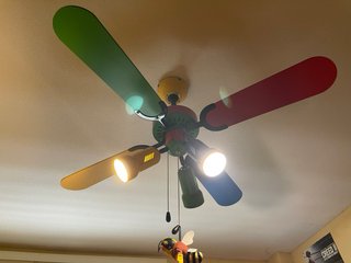 Ventilador de techo con luces de colores