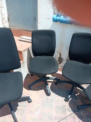4 Sillas de Oficina Negras con Ruedas