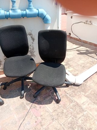 4 Sillas de Oficina Negras con Ruedas