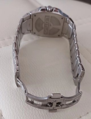 Reloj Lotus Unisex Negro y Plateado