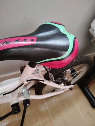 Bicicleta niña 16 rosa. Se entrega ruedines