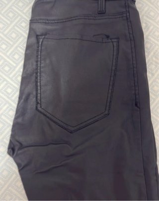 Pantalón cuero negro