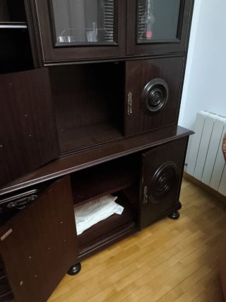 URGE. Mueble aparador de madera y cristal