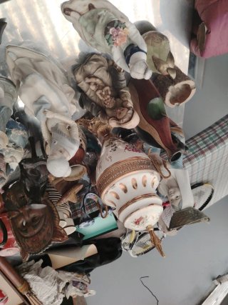 Lote de figuras y jarrones
