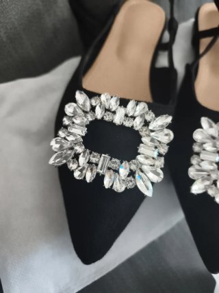 Zapatos negros con pedrería