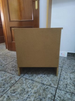 Mesita de noche de madera