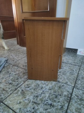 Mesita de noche de madera