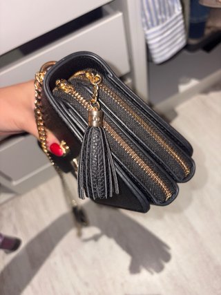 Bolso Guess Negro Cadena Dorada