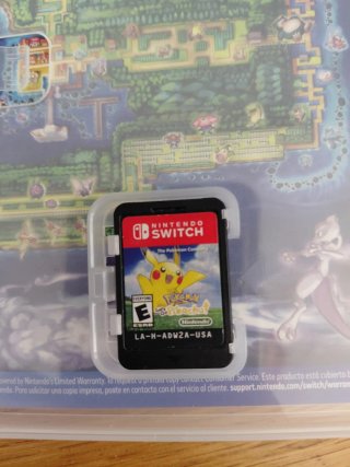 Pokemon Let's Go Pikachu! Nintendo Switch