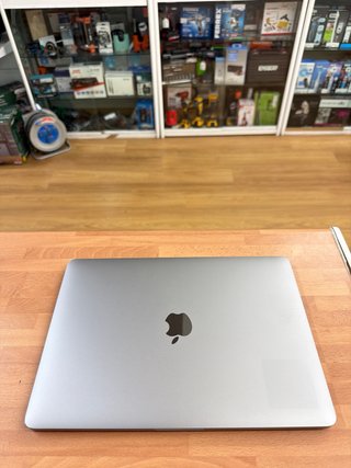 MacBook Pro 13” 2018 i5 8GB RAM 256GB SSD