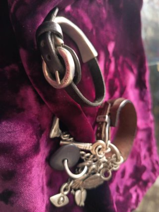 Pulseras Uno de 50 y anillo
