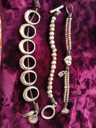 Pulseras Uno de 50 y anillo