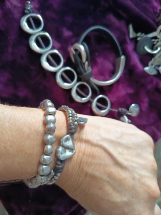 Pulseras Uno de 50 y anillo