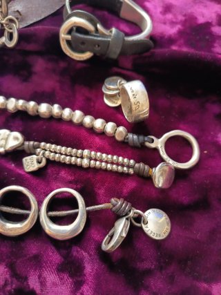 Pulseras Uno de 50 y anillo