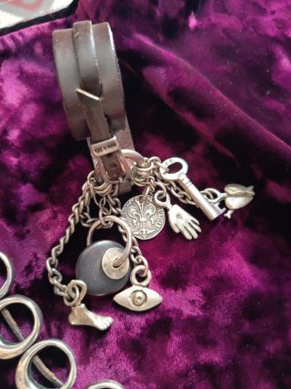 Pulseras Uno de 50 y anillo