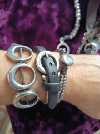 Pulseras Uno de 50 y anillo