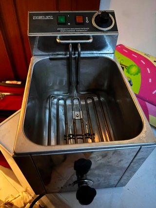 Freidora doliset . Sin tapa. Muy bien estado.