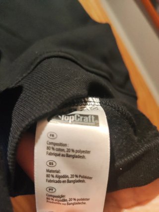Vendo sudadera negra con cremallera y capucha