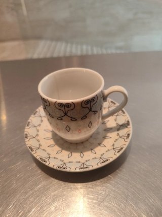 Juego de 3 tazas de café con platillos