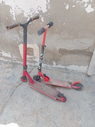 2 Patinetes infantiles rojos