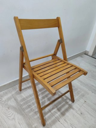 Silla plegable de madera