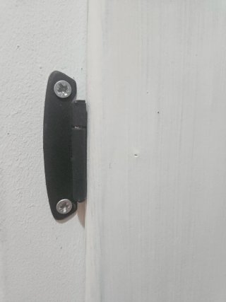 Mueble vintage/aparador blanco con bisagras negras