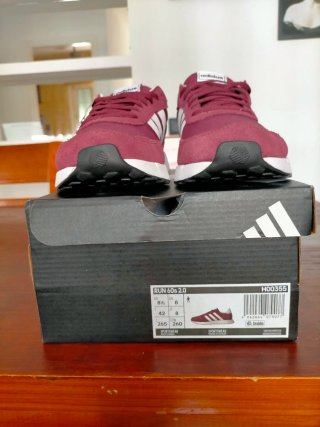 Zapatillas Adidas Run 60s 2.0 Talla 42. A estrenar