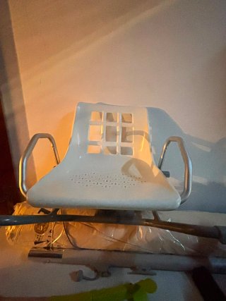 Silla ortopédica de ducha.