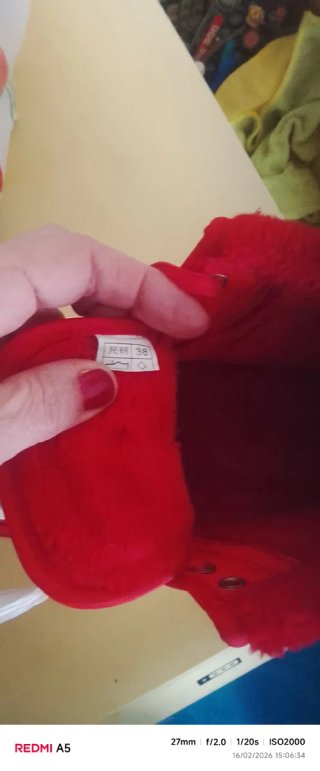 Zapatillas rojas y blancas