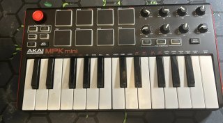 Akai MPK Mini controlador MIDI