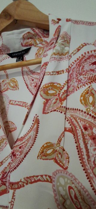 Blusa Cortefiel esstampada. Talla L.