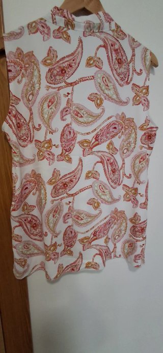 Blusa Cortefiel esstampada. Talla L.