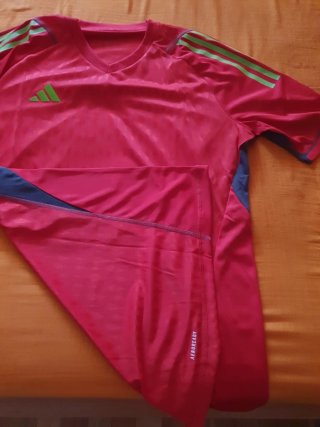 Conjunto deportivo Adidas rosa y verde