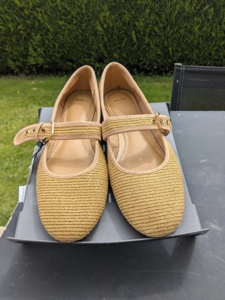 Zapatos Mango Beige y Dorado