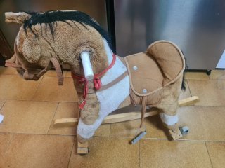 Caballito de madera para bebes/niños.
