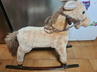 Caballito de madera para bebes/niños.