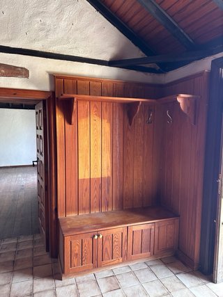 Muebles de cocina madera maciza clásica.