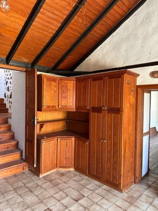 Muebles de cocina madera maciza clásica.