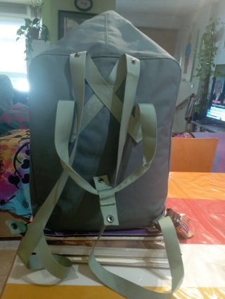 Mochila verde y beige