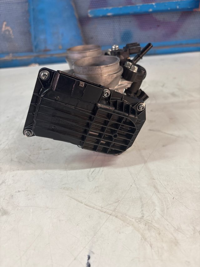 Cuerpo Mariposa Honda Hornet 750 2023