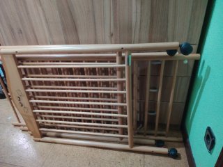 Cuna de madera vintage con dibujos