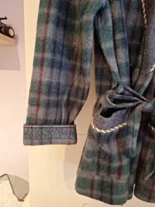 Bata de hombre cuadros gris y verde y azul.