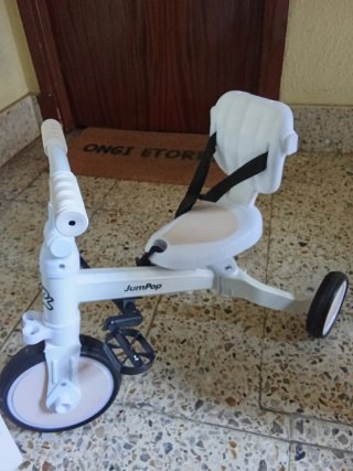 Triciclo correpasillos infantil