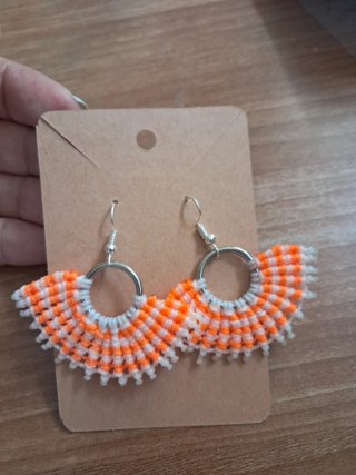 Pendientes Macramé Hilo Encerado Naranja Blanco.