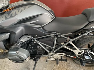 BMW R1200RS Sportbike Plata y Negro