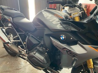 BMW R1200RS Sportbike Plata y Negro