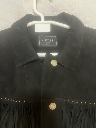 Chaqueta Guess Negra con Flecos y Tachuelas